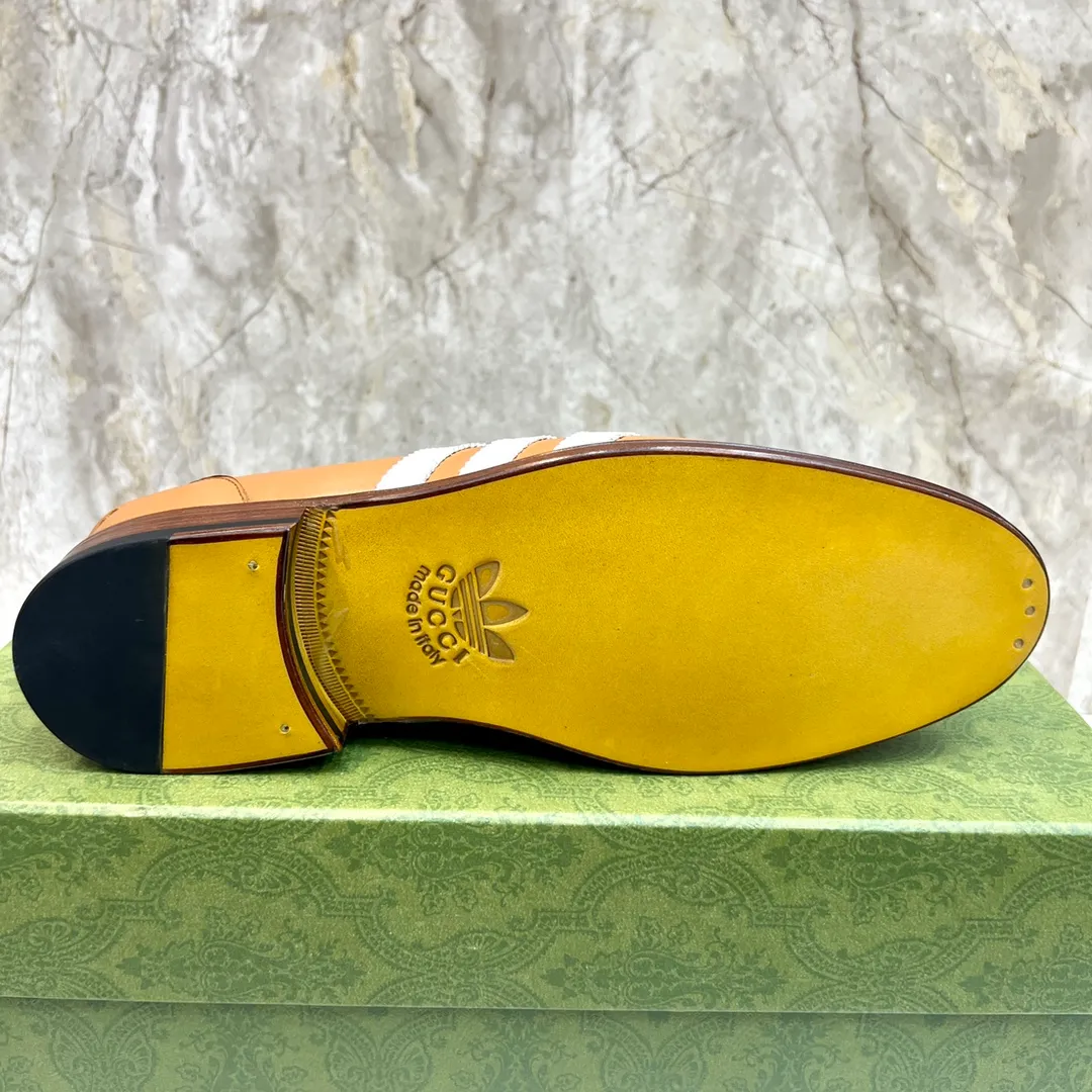 Original leather outsole P900 Brand: Co-branded Adidas｜GUCCI (Gucci) Standard code: Men's size 38–44 (45/46 can be customized) Grade: Same style as the official website Original quality Material: Original cowhide Leather lining Original leather outsole Style category: Men's fashionable casual leather shoes Distinguished big-name luxury elements top luxury Color: Actual picture